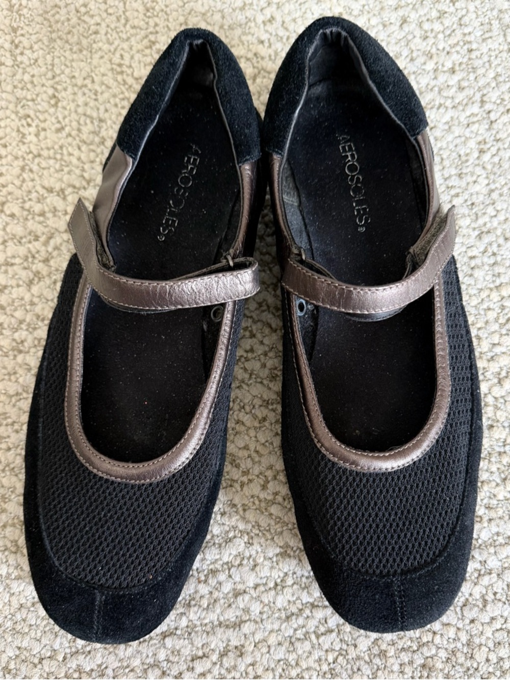 Women 10 Aerosoles Gram Central Mary Jane Black Suede Bronze Metallic Flats EUC